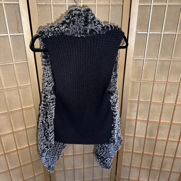 bagatelle Trulee Faux Fur Drape Vest knit sweater back, Stitch Fix black & gray - Picture 3 of 4